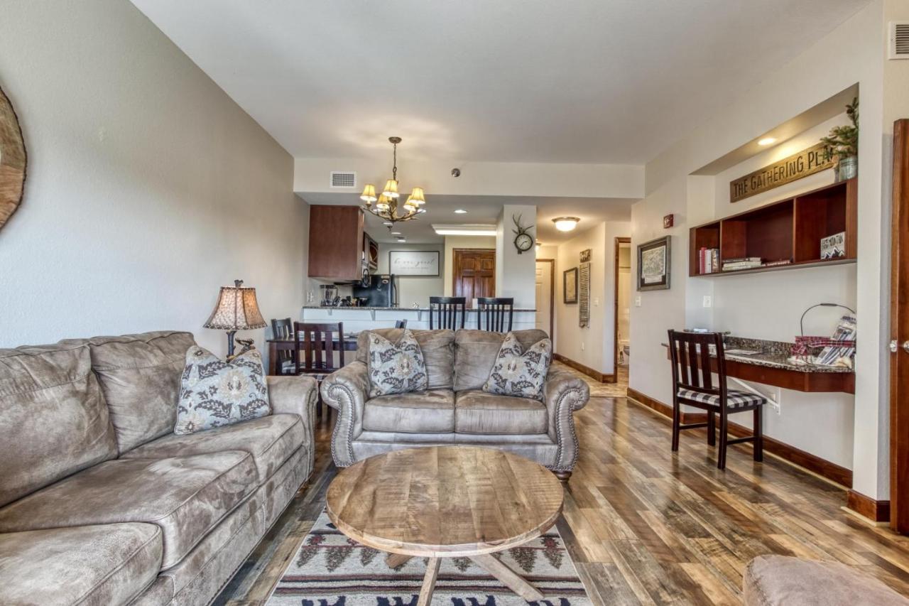 Gorgeous 2Bd 2Bth Condo With Mountain Views Pool Hot Tub Game Room Close To Parkway Pigeon Forge Buitenkant foto