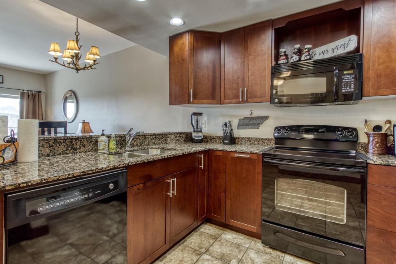 Gorgeous 2Bd 2Bth Condo With Mountain Views Pool Hot Tub Game Room Close To Parkway Pigeon Forge Buitenkant foto