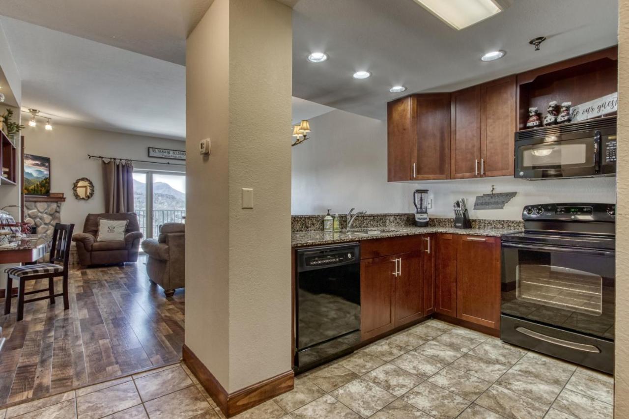 Gorgeous 2Bd 2Bth Condo With Mountain Views Pool Hot Tub Game Room Close To Parkway Pigeon Forge Buitenkant foto