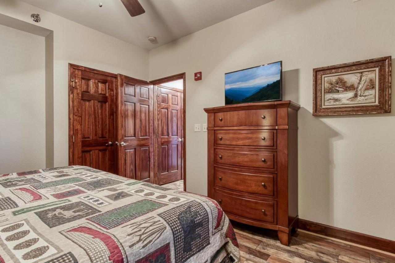 Gorgeous 2Bd 2Bth Condo With Mountain Views Pool Hot Tub Game Room Close To Parkway Pigeon Forge Buitenkant foto