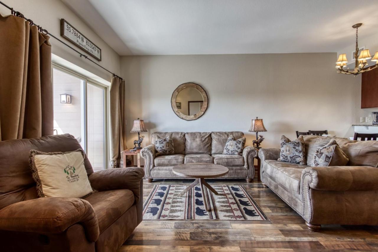 Gorgeous 2Bd 2Bth Condo With Mountain Views Pool Hot Tub Game Room Close To Parkway Pigeon Forge Buitenkant foto